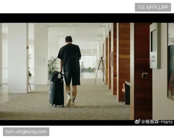 杨瀚森衣柜一开门我就怀疑人生，挂的全是我工资都付不起的牌子